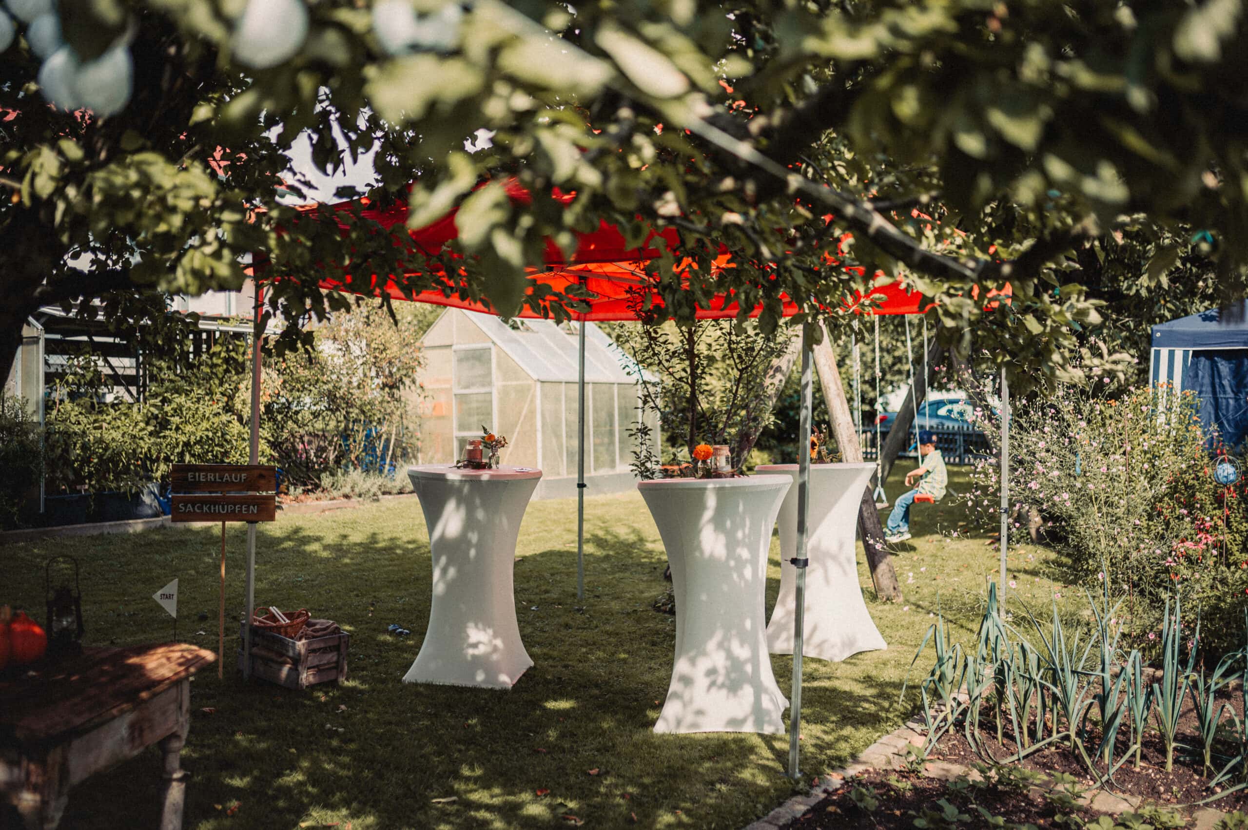 Der dekorierter Garten für Hochzeit in Thierhaupten.