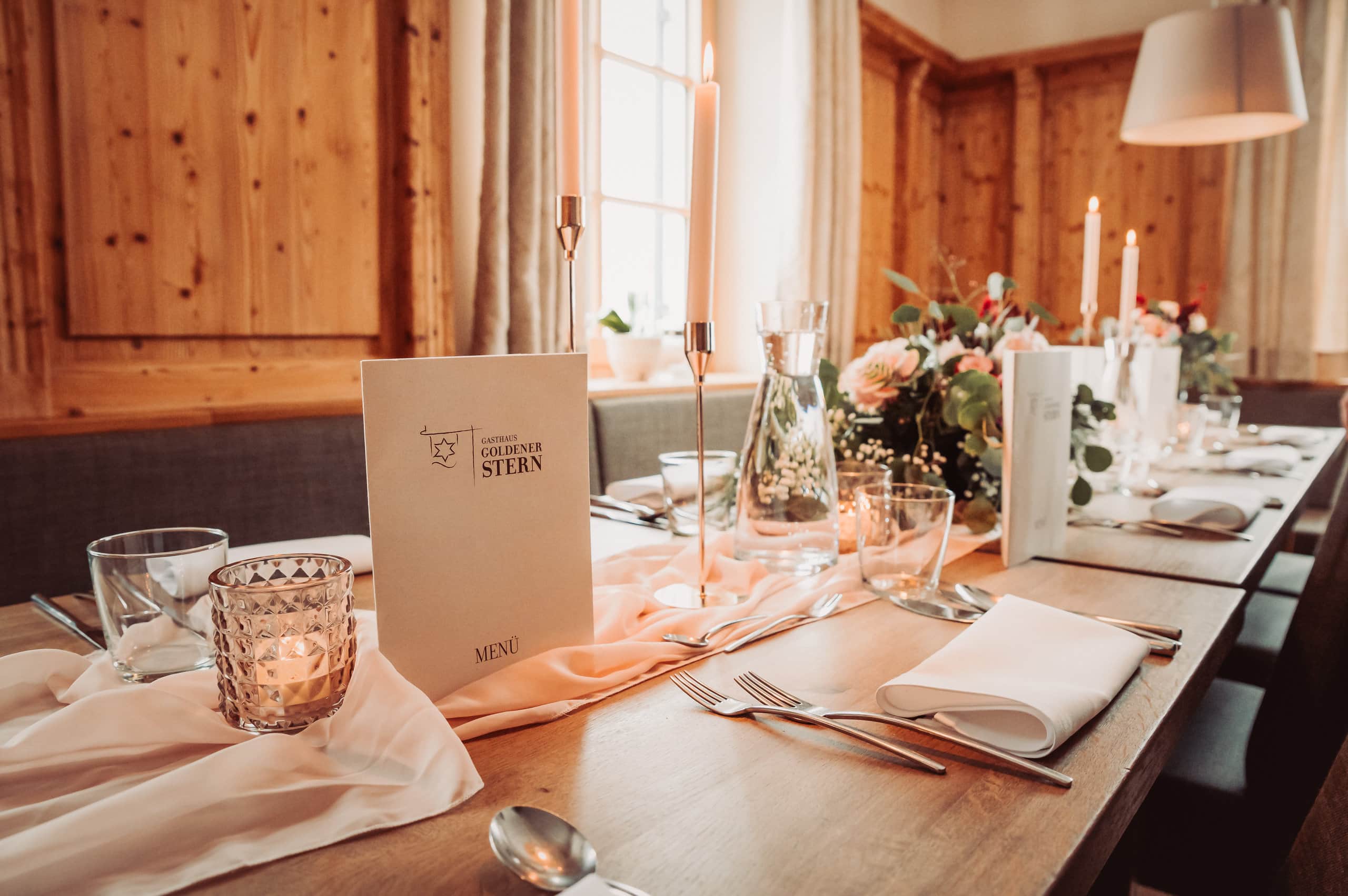 Gedeckter Tisch für Hochzeitsfeier im Gasthaus Goldener Stern in Rohrbach